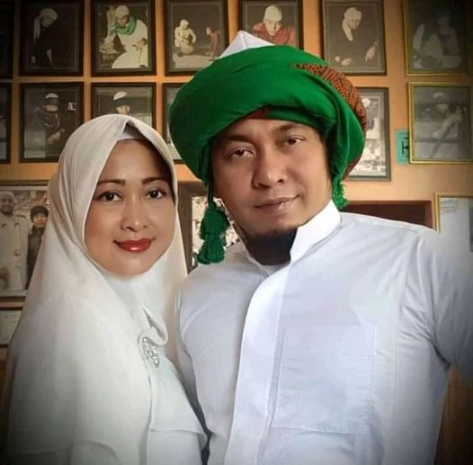 ustad ujang bustomi dan istri